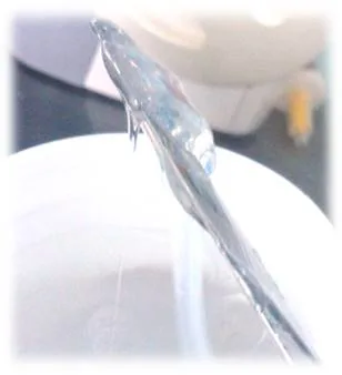 Caoutchouc de silicone liquide conçu pour produire une grande clarté, une haute résistance à la déchirure et une excellente résilience au rebond.
